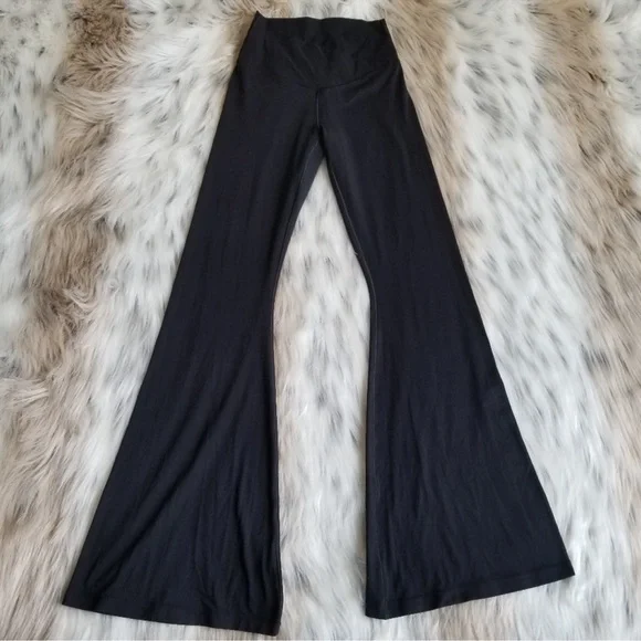 Aerie Offline Real Me High Waisted 
Crossover Super Flare Leggings Pants 
Size M - Picture 11 of 11